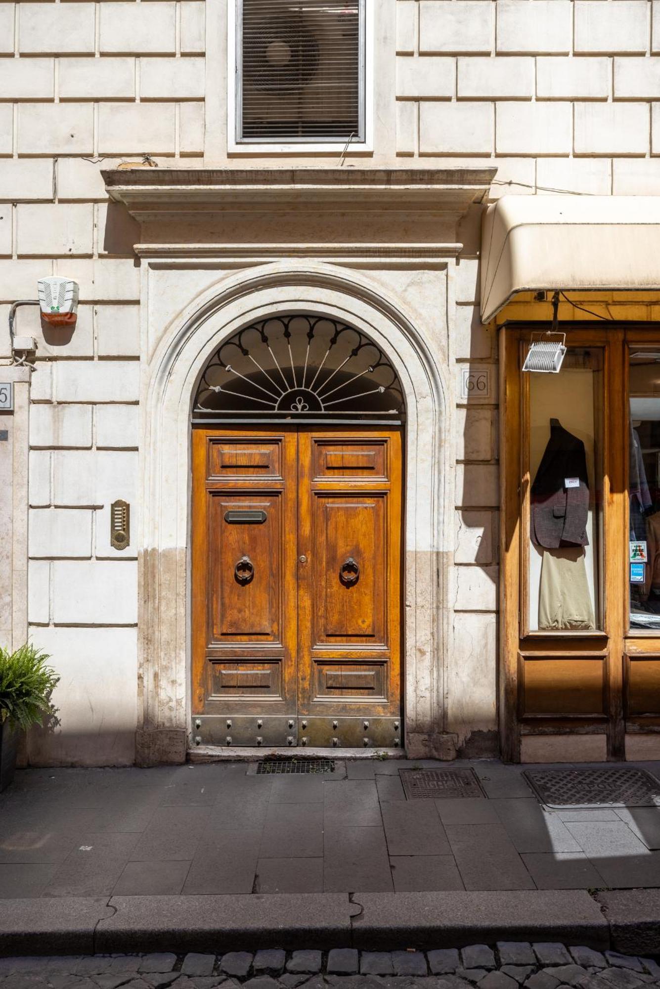 Charming Apartment At Spanish Steps, No Elevator Rome Bagian luar foto